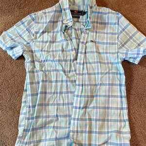 Boys vineyard vines button down plaid shirt. Size M